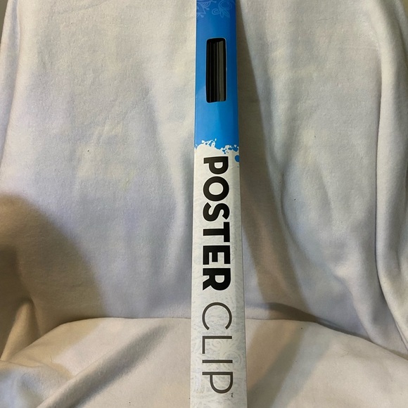 🍀 3/$15 Poster Clip 24” for Hanging and Preserving Posters - Picture 1 of 7